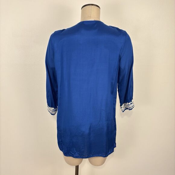 Chico's Women's Long Sleeve Deep Blue White Embroidered V-Neck Blouse Size 1 / M - Picture 3 of 7